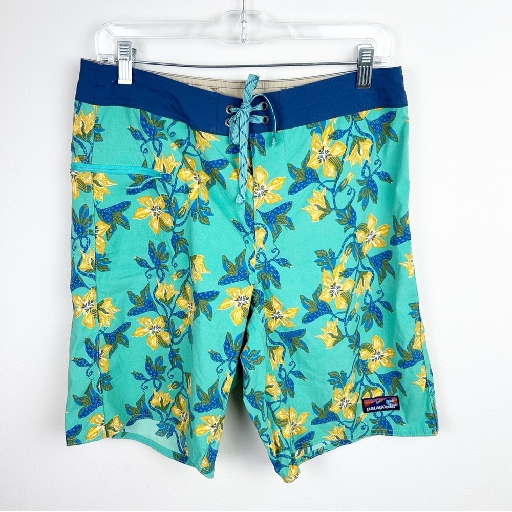 Patagonia Stretch Wavefarer 10" Boardshorts Blossom Floral Mens size: 32